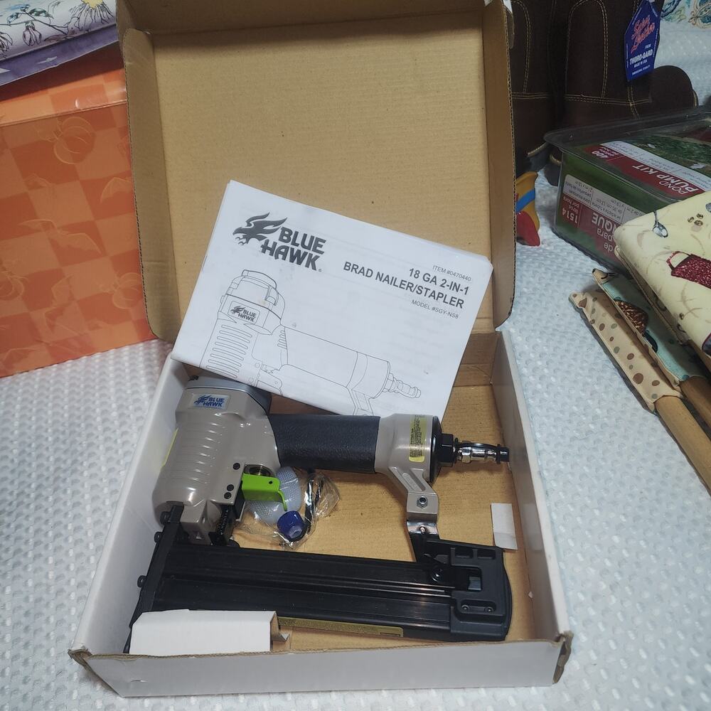 BLUE HAWK EUC 18 GA 2 in 1 BRAD NAILER STAPLER GUN